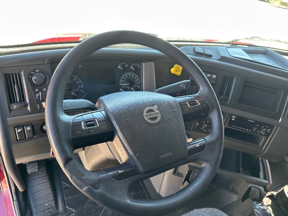Sleeper Tractor-Heavy Duty Tractors-Volvo-2021-VNL64760-Hammond-LA-497,008\n\t\tmiles-$ 62,750 - Image 11