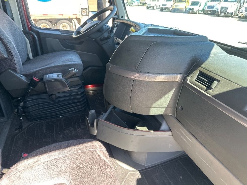 Sleeper Tractor-Heavy Duty Tractors-Volvo-2021-VNL64760-Hammond-LA-497,008\n\t\tmiles-$ 62,750 - Image 15