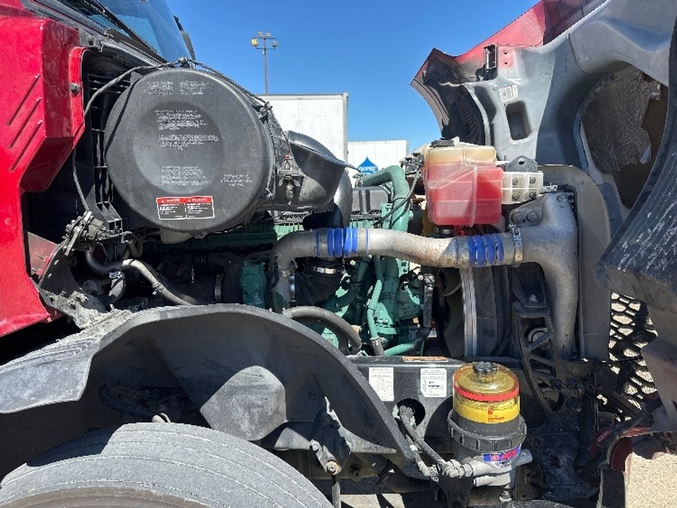 Sleeper Tractor-Heavy Duty Tractors-Volvo-2021-VNL64760-Hammond-LA-497,008\n\t\tmiles-$ 62,750 - Image 20