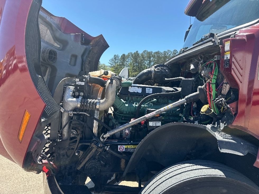 Sleeper Tractor-Heavy Duty Tractors-Volvo-2021-VNL64760-Hammond-LA-497,008\n\t\tmiles-$ 62,750 - Image 21
