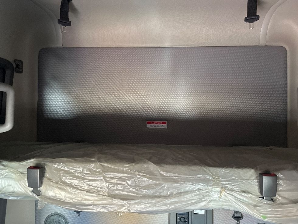 Sleeper Tractor-Heavy Duty Tractors-Volvo-2021-VNL64760-Hammond-LA-497,008\n\t\tmiles-$ 62,750 - Image 22