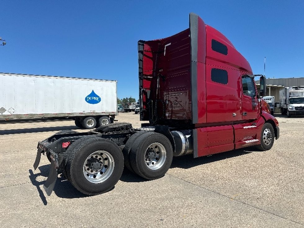 Sleeper Tractor-Heavy Duty Tractors-Volvo-2021-VNL64760-Hammond-LA-497,008\n\t\tmiles-$ 62,750 - Image 7