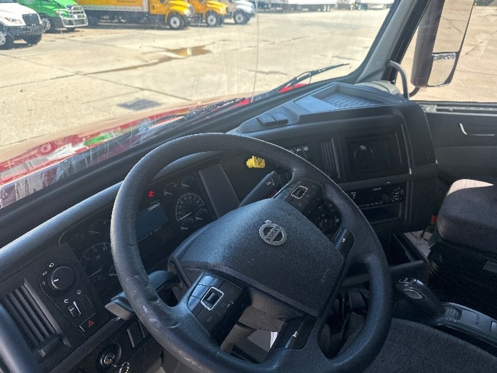 Sleeper Tractor-Heavy Duty Tractors-Volvo-2021-VNL64760-Hammond-LA-536,349\n\t\tmiles-$ 62,250 - Image 10