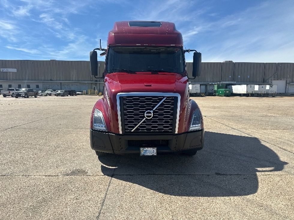 Sleeper Tractor-Heavy Duty Tractors-Volvo-2021-VNL64760-Hammond-LA-536,349\n\t\tmiles-$ 62,250 - Image 2