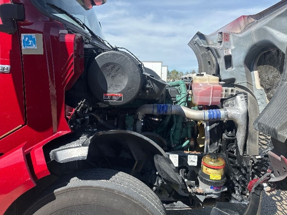 Sleeper Tractor-Heavy Duty Tractors-Volvo-2021-VNL64760-Hammond-LA-536,349\n\t\tmiles-$ 62,250 - Image 20