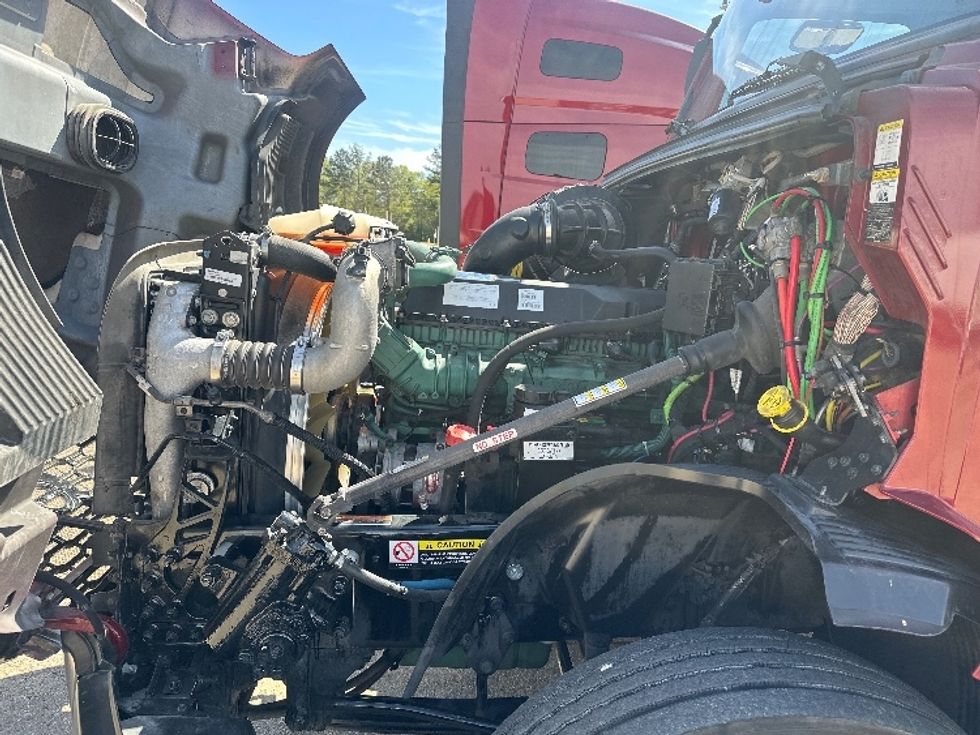 Sleeper Tractor-Heavy Duty Tractors-Volvo-2021-VNL64760-Hammond-LA-536,349\n\t\tmiles-$ 62,250 - Image 21