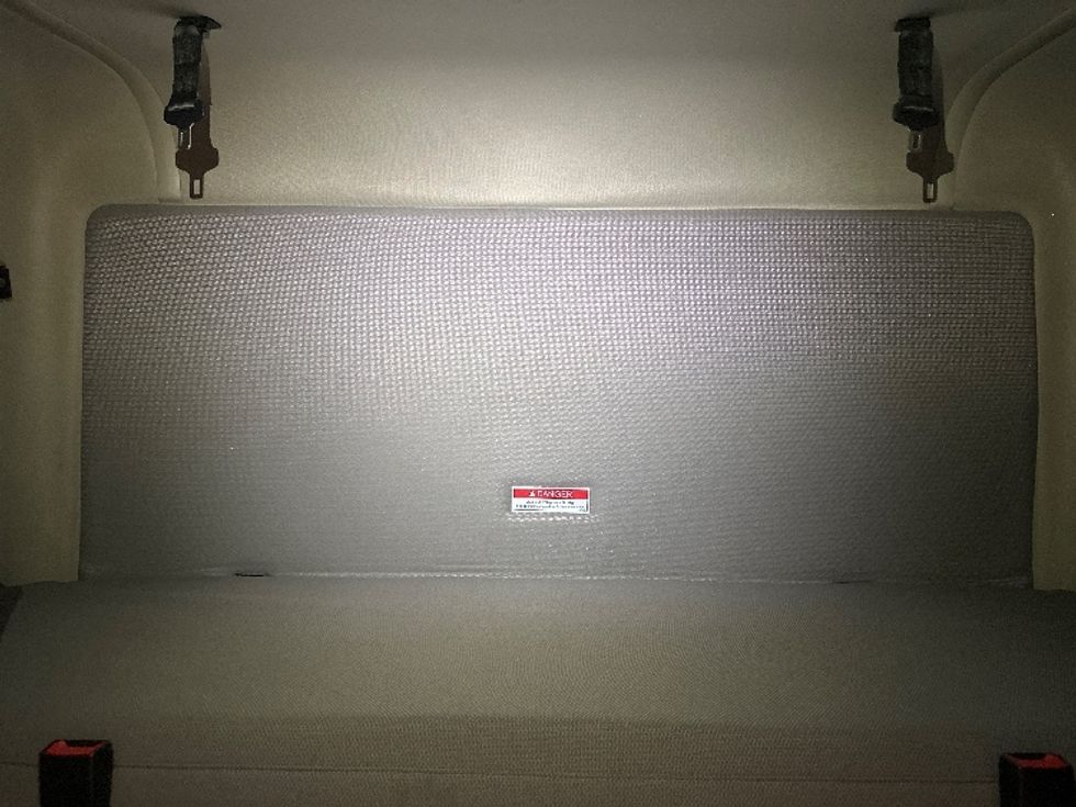 Sleeper Tractor-Heavy Duty Tractors-Volvo-2021-VNL64760-Hammond-LA-536,349\n\t\tmiles-$ 62,250 - Image 22