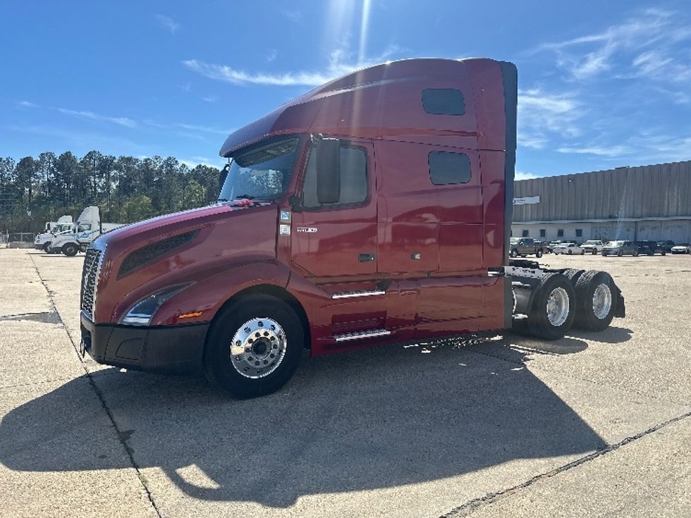 Sleeper Tractor-Heavy Duty Tractors-Volvo-2021-VNL64760-Hammond-LA-536,349\n\t\tmiles-$ 62,250 - Image 3