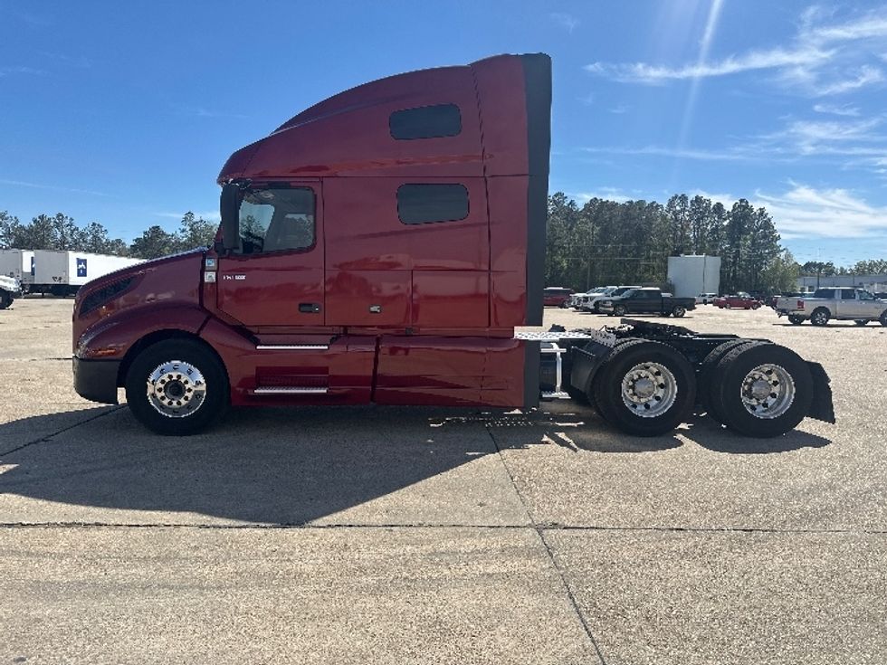 Sleeper Tractor-Heavy Duty Tractors-Volvo-2021-VNL64760-Hammond-LA-536,349\n\t\tmiles-$ 62,250 - Image 4