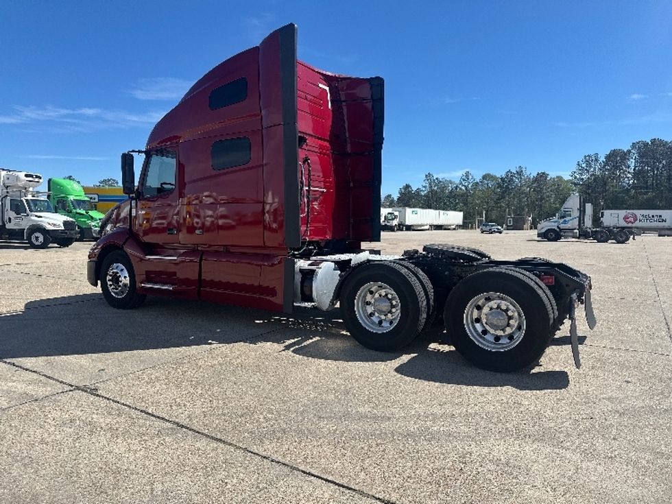 Sleeper Tractor-Heavy Duty Tractors-Volvo-2021-VNL64760-Hammond-LA-536,349\n\t\tmiles-$ 62,250 - Image 5