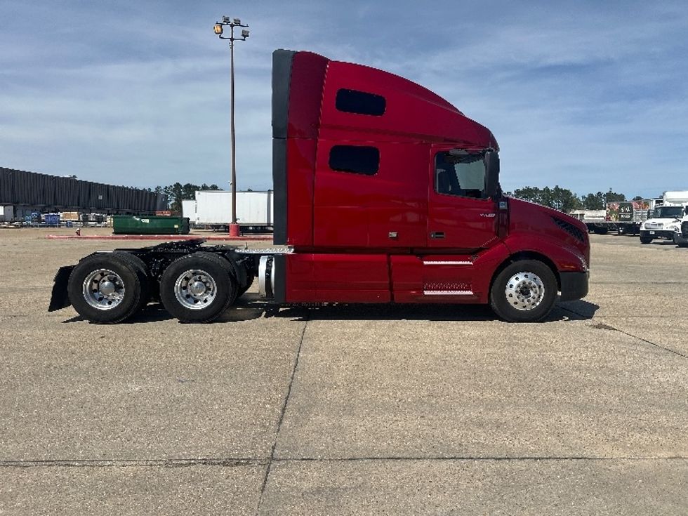 Sleeper Tractor-Heavy Duty Tractors-Volvo-2021-VNL64760-Hammond-LA-536,349\n\t\tmiles-$ 62,250 - Image 8