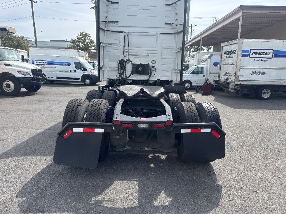 Sleeper Tractor-Heavy Duty Tractors-Volvo-2021-VNL64760-Jamaica-NY-383,469\n\t\tmiles-$ 78,750 - Image 6
