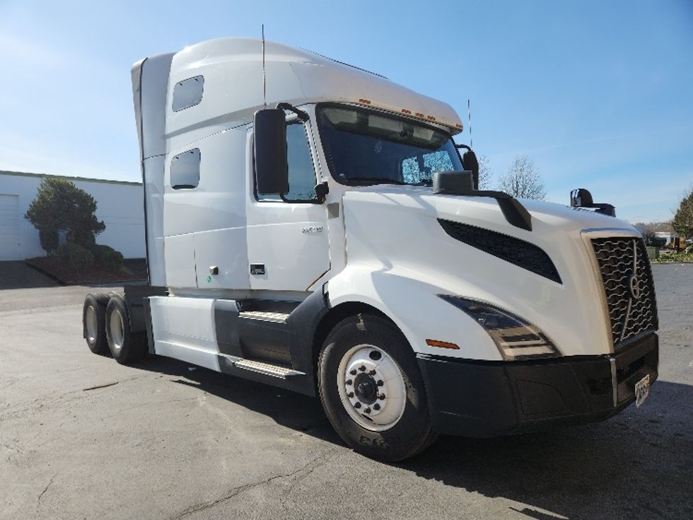 Sleeper Tractor-Heavy Duty Tractors-Volvo-2021-VNL64760-Kent-WA-574,823\n\t\tmiles-$ 63,750 - Image 1