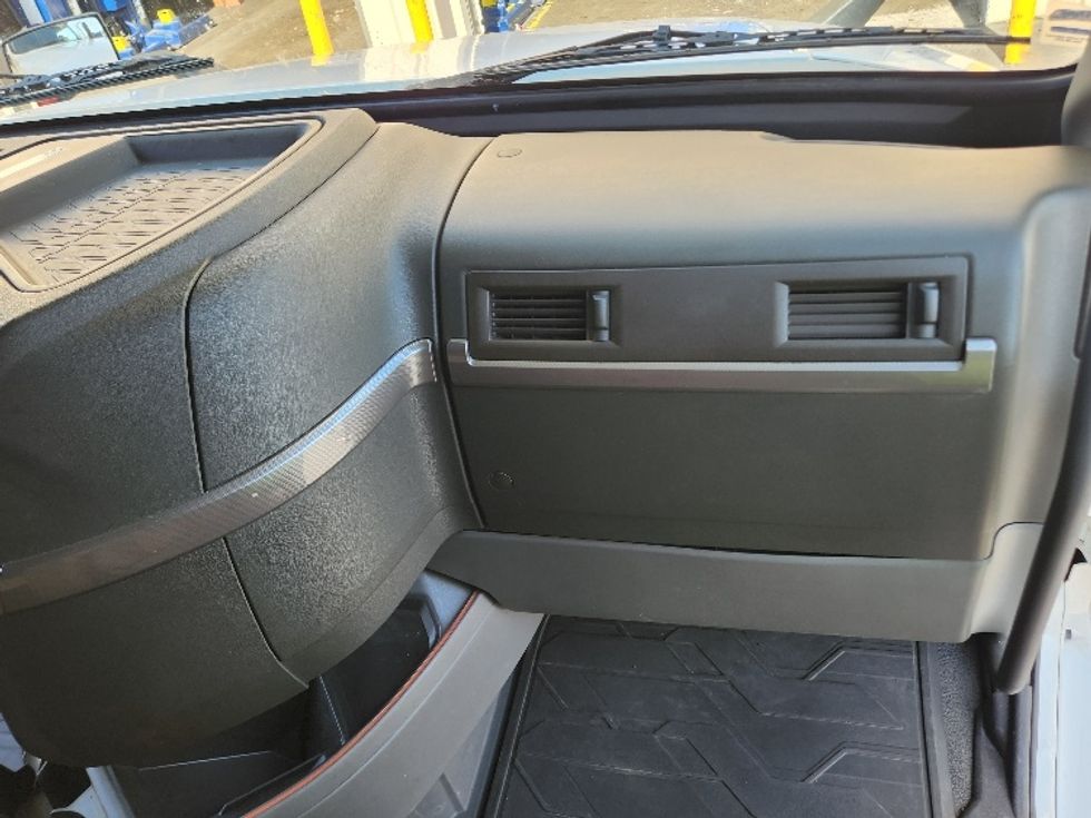 Sleeper Tractor-Heavy Duty Tractors-Volvo-2021-VNL64760-Kent-WA-574,823\n\t\tmiles-$ 63,750 - Image 14