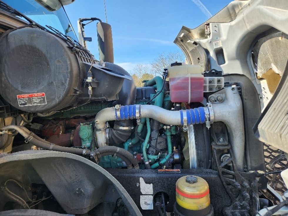 Sleeper Tractor-Heavy Duty Tractors-Volvo-2021-VNL64760-Kent-WA-574,823\n\t\tmiles-$ 63,750 - Image 19
