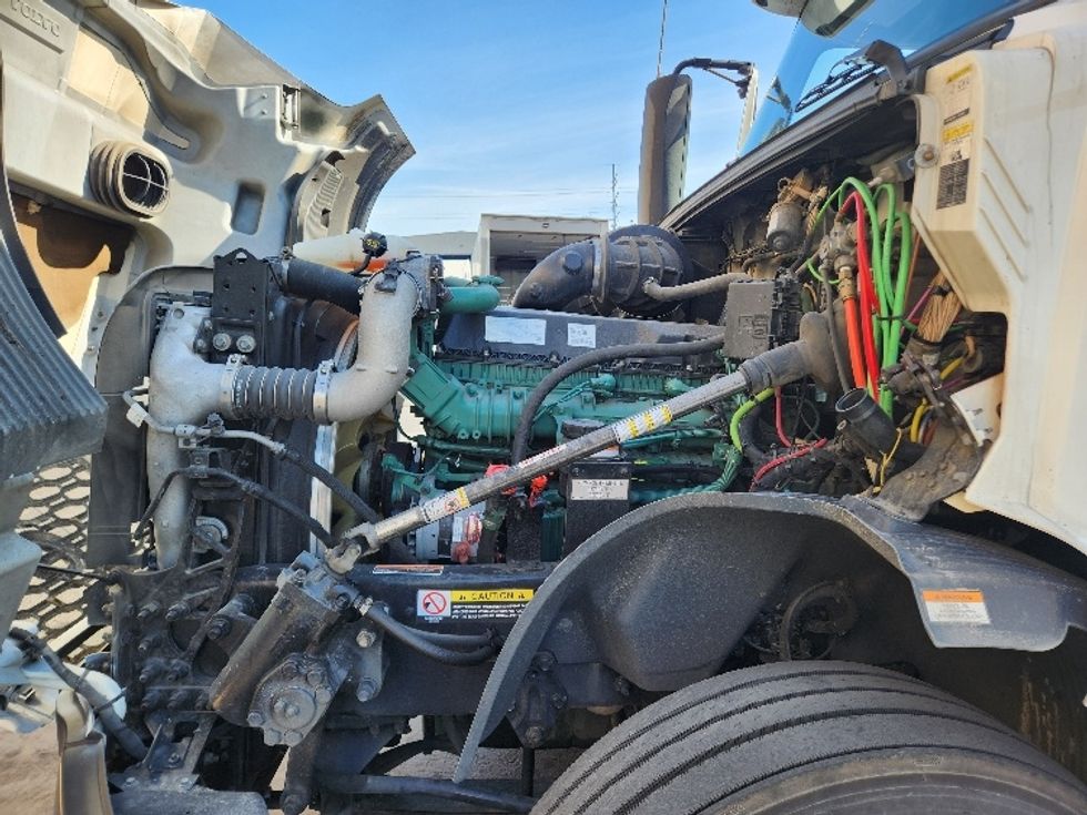 Sleeper Tractor-Heavy Duty Tractors-Volvo-2021-VNL64760-Kent-WA-574,823\n\t\tmiles-$ 63,750 - Image 20