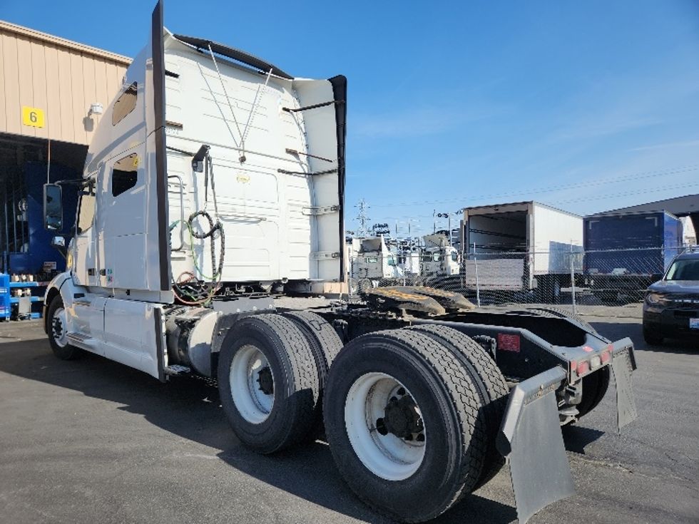 Sleeper Tractor-Heavy Duty Tractors-Volvo-2021-VNL64760-Kent-WA-574,823\n\t\tmiles-$ 63,750 - Image 5
