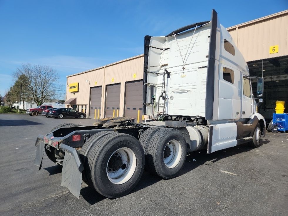 Sleeper Tractor-Heavy Duty Tractors-Volvo-2021-VNL64760-Kent-WA-574,823\n\t\tmiles-$ 63,750 - Image 7