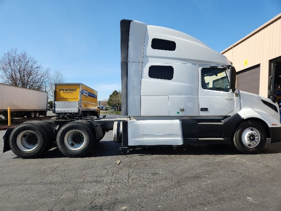 Sleeper Tractor-Heavy Duty Tractors-Volvo-2021-VNL64760-Kent-WA-574,823\n\t\tmiles-$ 63,750 - Image 8