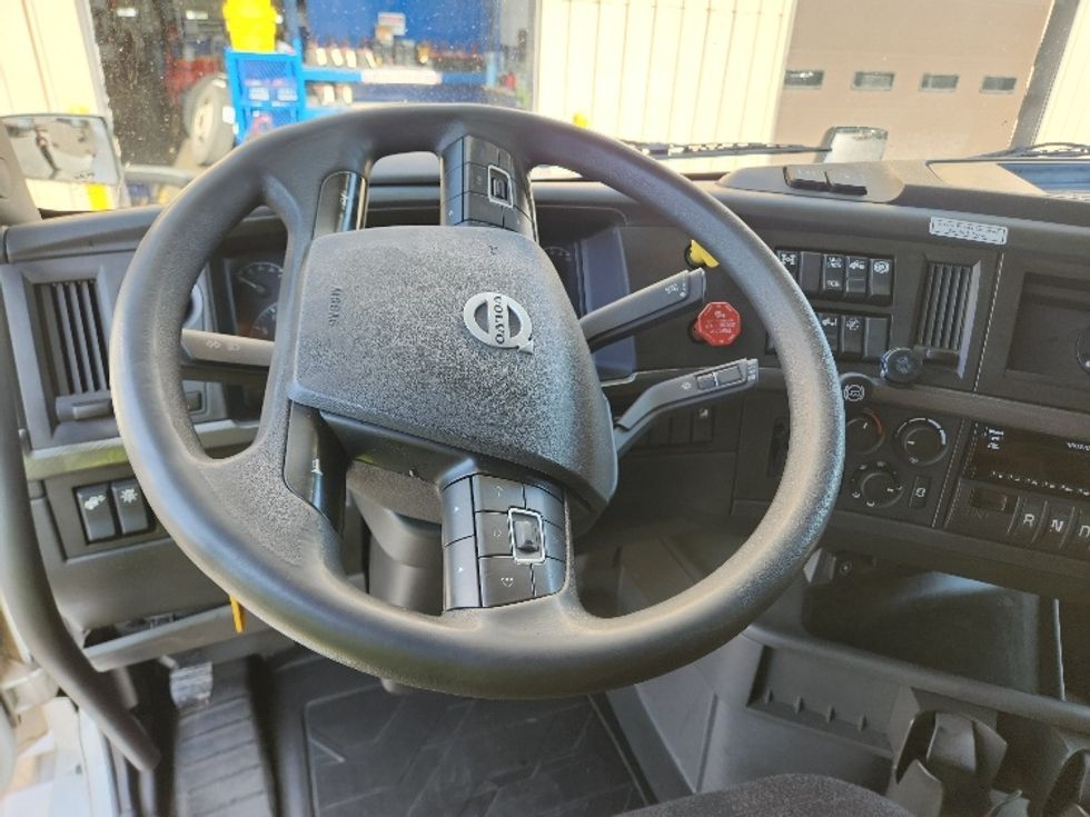 Sleeper Tractor-Heavy Duty Tractors-Volvo-2021-VNL64760-Kent-WA-594,718\n\t\tmiles-$ 55,750 - Image 11