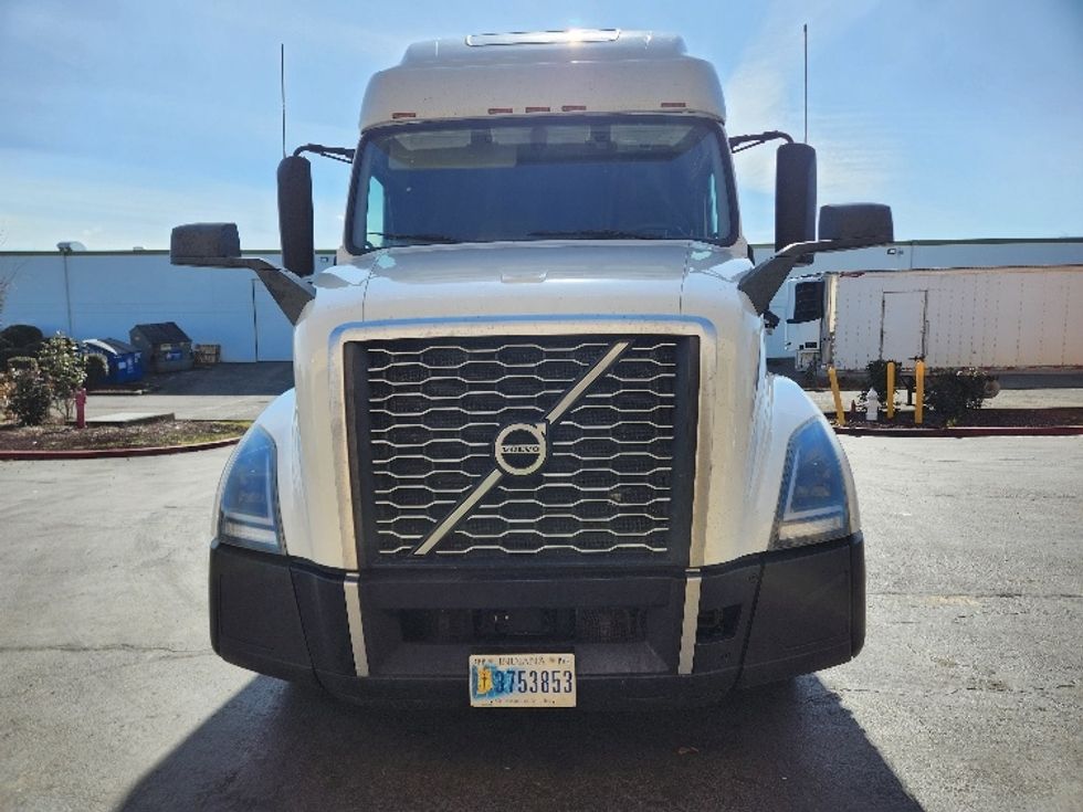 Sleeper Tractor-Heavy Duty Tractors-Volvo-2021-VNL64760-Kent-WA-594,718\n\t\tmiles-$ 55,750 - Image 2