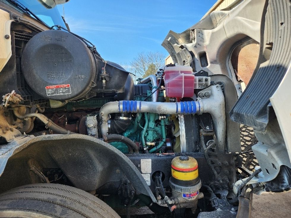 Sleeper Tractor-Heavy Duty Tractors-Volvo-2021-VNL64760-Kent-WA-594,718\n\t\tmiles-$ 55,750 - Image 20