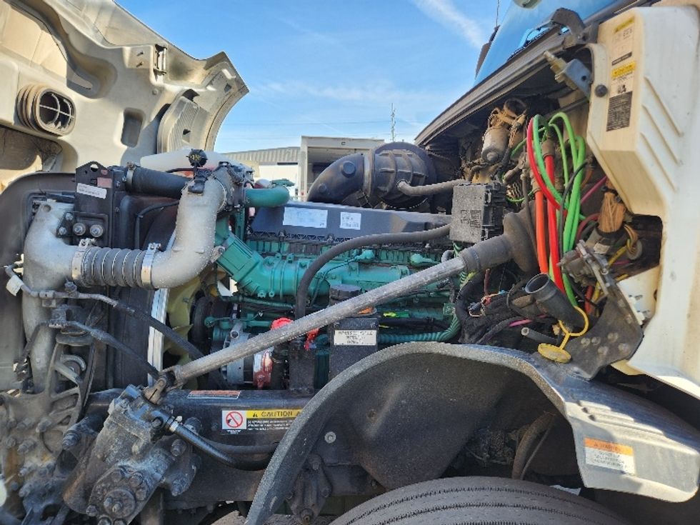 Sleeper Tractor-Heavy Duty Tractors-Volvo-2021-VNL64760-Kent-WA-594,718\n\t\tmiles-$ 55,750 - Image 21