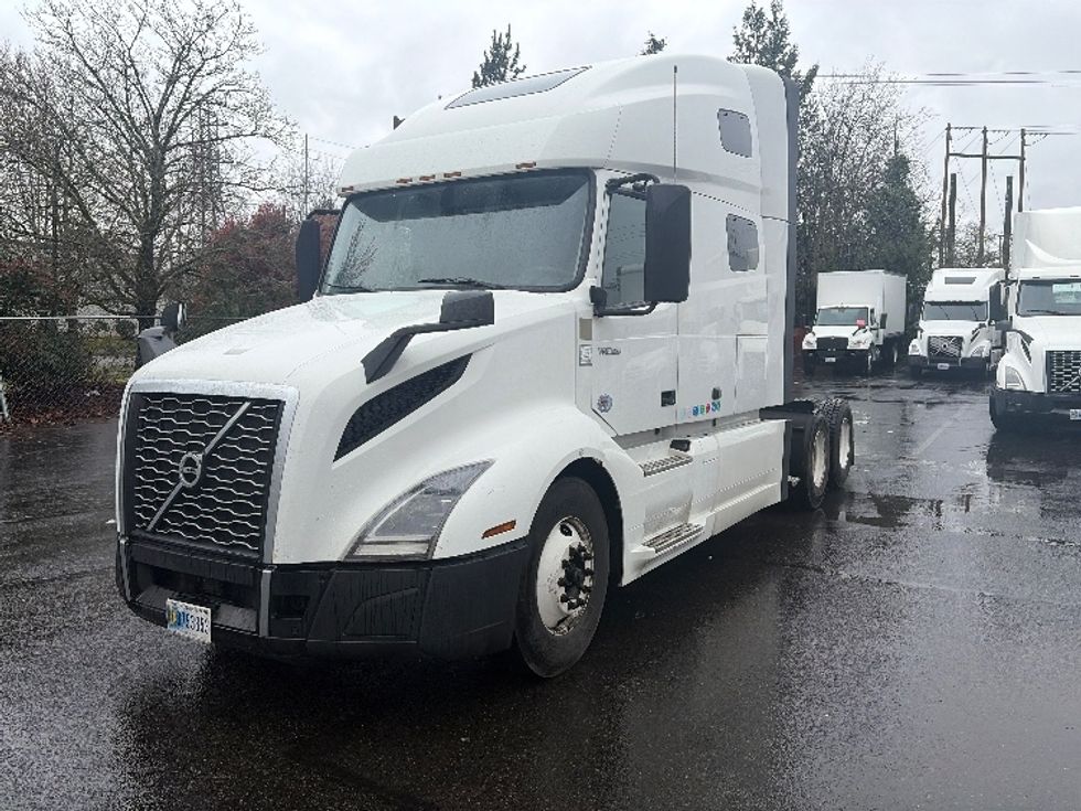 Sleeper Tractor-Heavy Duty Tractors-Volvo-2021-VNL64760-Kent-WA-594,718\n\t\tmiles-$ 55,750 - Image 3