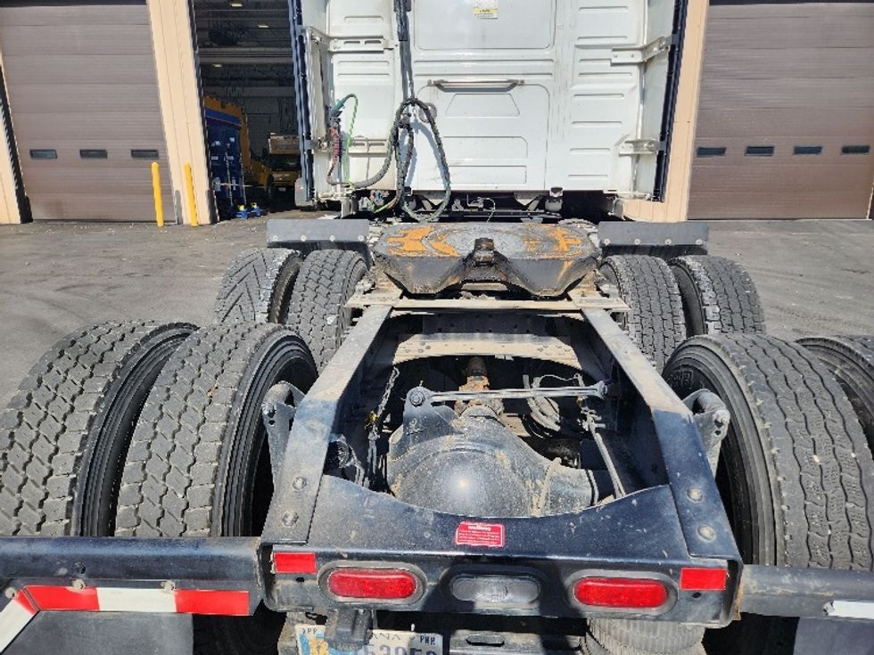 Sleeper Tractor-Heavy Duty Tractors-Volvo-2021-VNL64760-Kent-WA-594,718\n\t\tmiles-$ 55,750 - Image 6