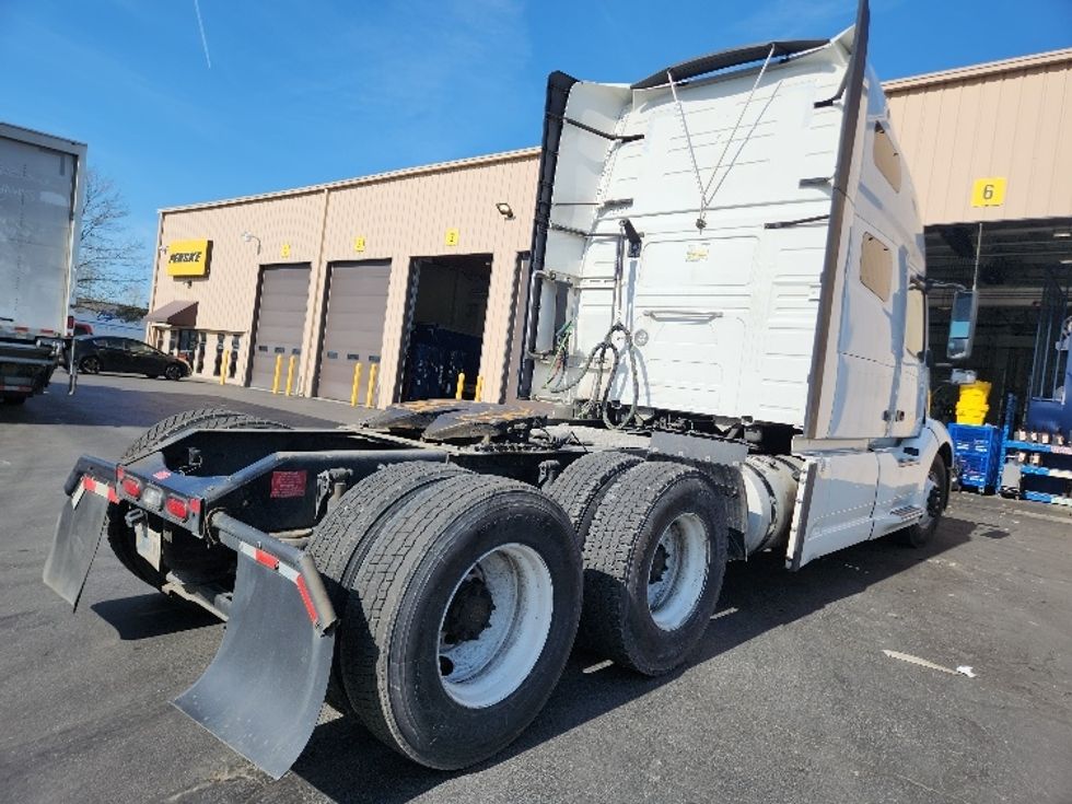 Sleeper Tractor-Heavy Duty Tractors-Volvo-2021-VNL64760-Kent-WA-594,718\n\t\tmiles-$ 55,750 - Image 7
