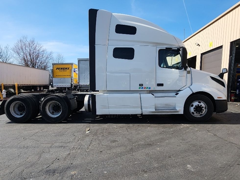 Sleeper Tractor-Heavy Duty Tractors-Volvo-2021-VNL64760-Kent-WA-594,718\n\t\tmiles-$ 55,750 - Image 8