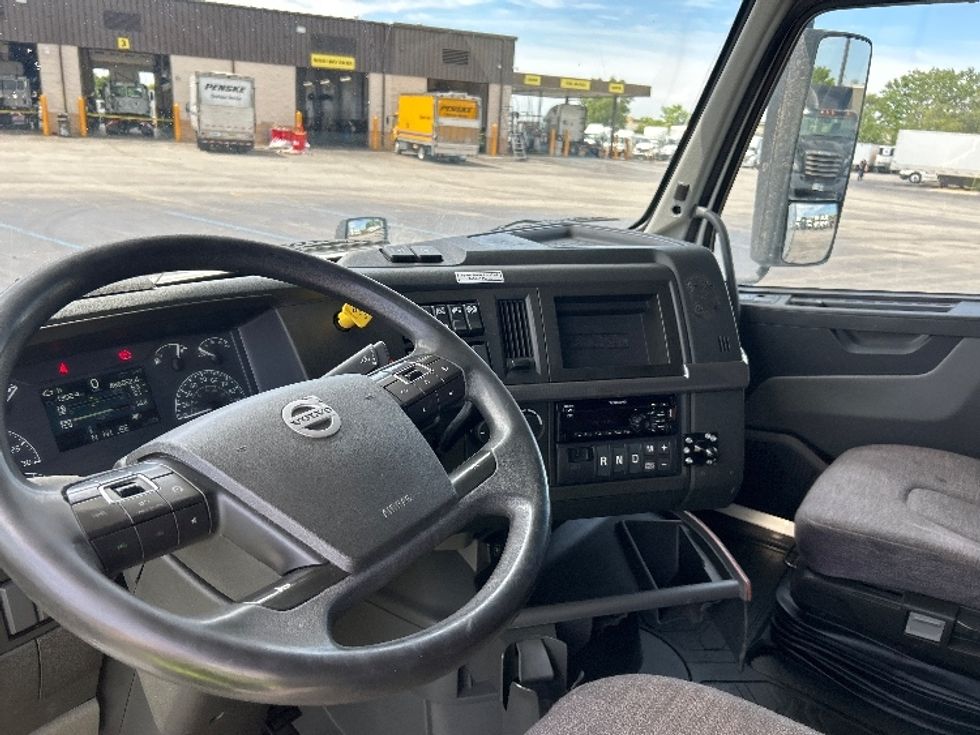 Sleeper Tractor-Heavy Duty Tractors-Volvo-2021-VNL64760-La Porte-IN-486,652\n\t\tmiles-$ 69,000 - Image 10