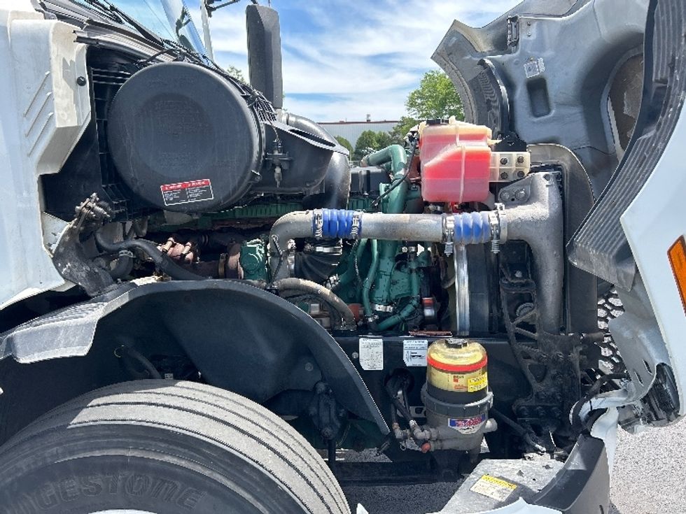 Sleeper Tractor-Heavy Duty Tractors-Volvo-2021-VNL64760-La Porte-IN-486,652\n\t\tmiles-$ 69,000 - Image 20