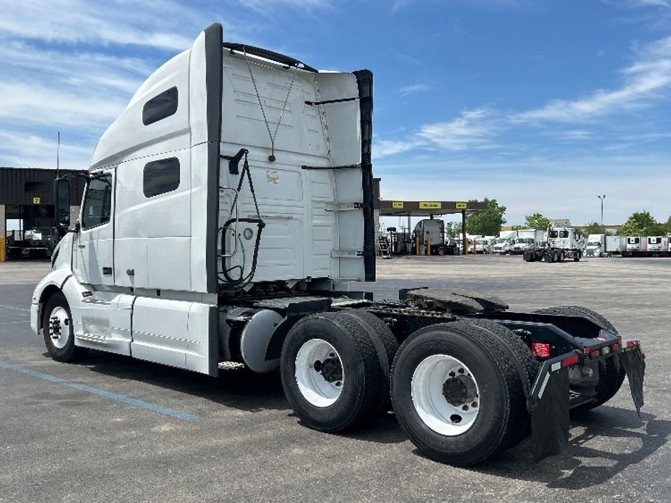 Sleeper Tractor-Heavy Duty Tractors-Volvo-2021-VNL64760-La Porte-IN-486,652\n\t\tmiles-$ 69,000 - Image 5