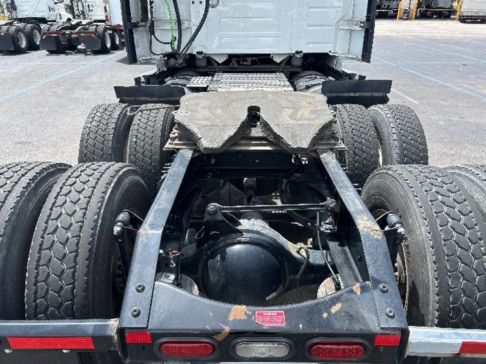Sleeper Tractor-Heavy Duty Tractors-Volvo-2021-VNL64760-La Porte-IN-486,652\n\t\tmiles-$ 69,000 - Image 6