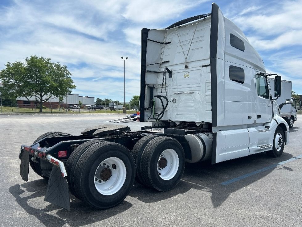 Sleeper Tractor-Heavy Duty Tractors-Volvo-2021-VNL64760-La Porte-IN-486,652\n\t\tmiles-$ 69,000 - Image 7
