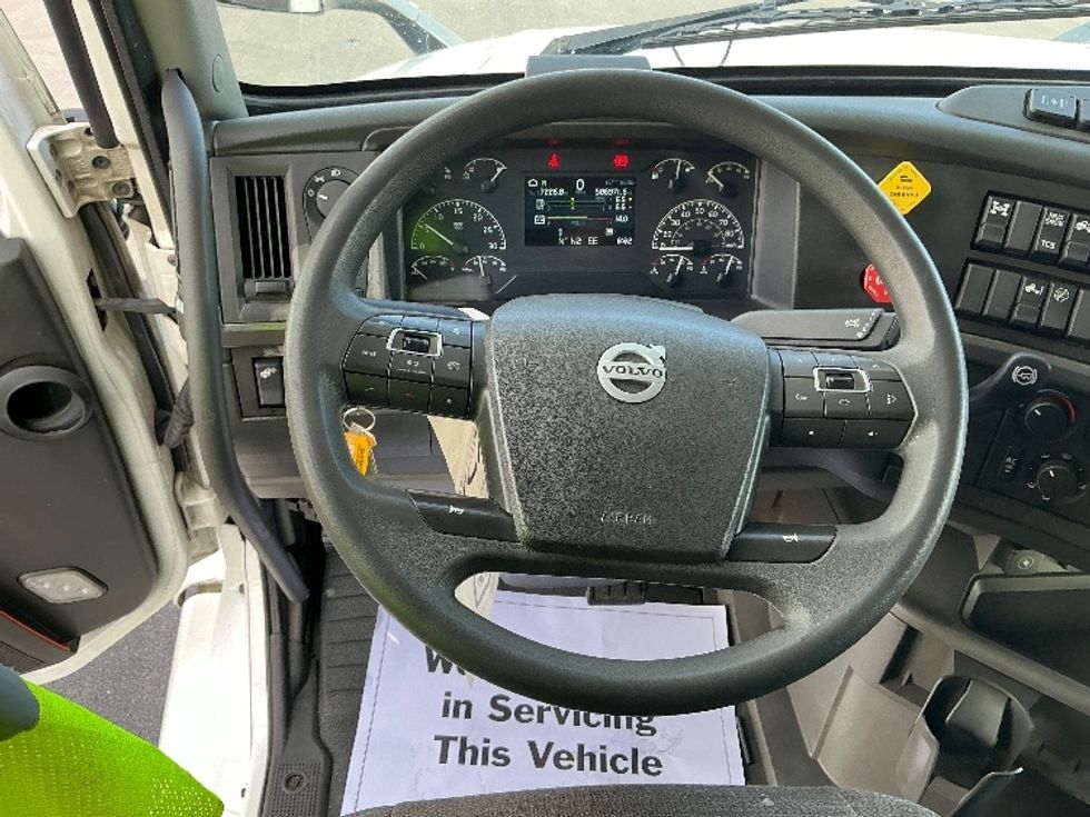 Sleeper Tractor-Heavy Duty Tractors-Volvo-2021-VNL64760-Las Vegas-NV-586,980\n\t\tmiles-$ 65,500 - Image 10