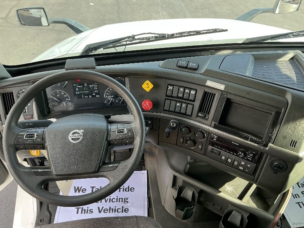 Sleeper Tractor-Heavy Duty Tractors-Volvo-2021-VNL64760-Las Vegas-NV-586,980\n\t\tmiles-$ 65,500 - Image 11