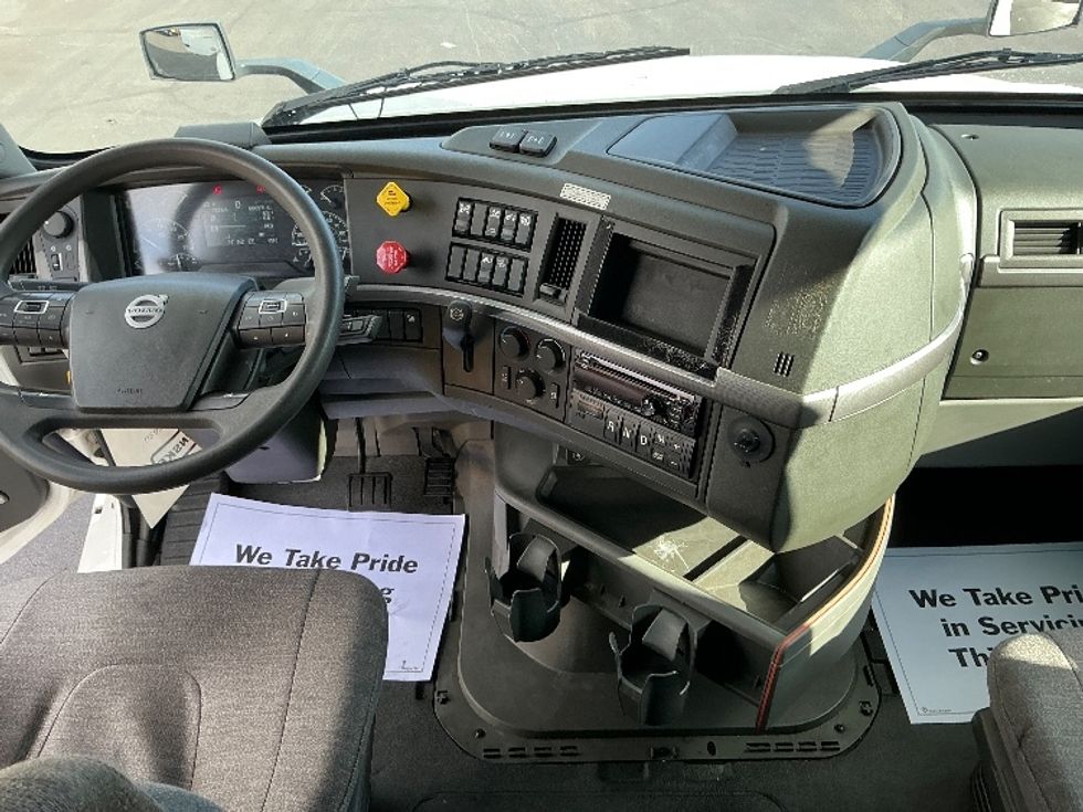 Sleeper Tractor-Heavy Duty Tractors-Volvo-2021-VNL64760-Las Vegas-NV-586,980\n\t\tmiles-$ 65,500 - Image 12