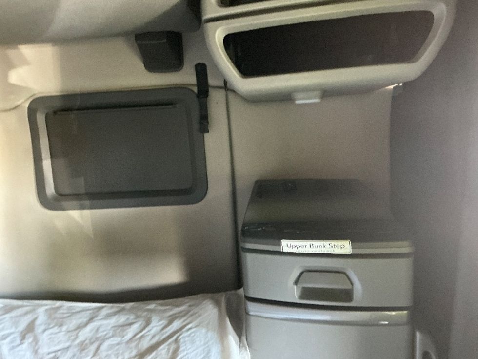 Sleeper Tractor-Heavy Duty Tractors-Volvo-2021-VNL64760-Las Vegas-NV-586,980\n\t\tmiles-$ 65,500 - Image 18