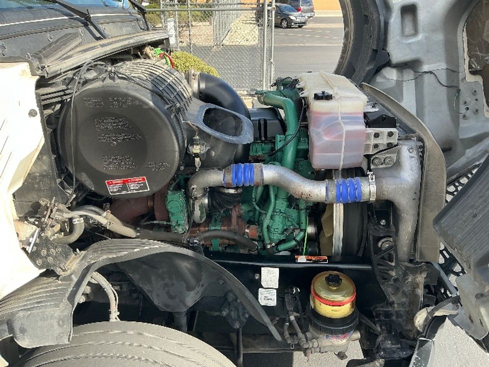 Sleeper Tractor-Heavy Duty Tractors-Volvo-2021-VNL64760-Las Vegas-NV-586,980\n\t\tmiles-$ 65,500 - Image 20