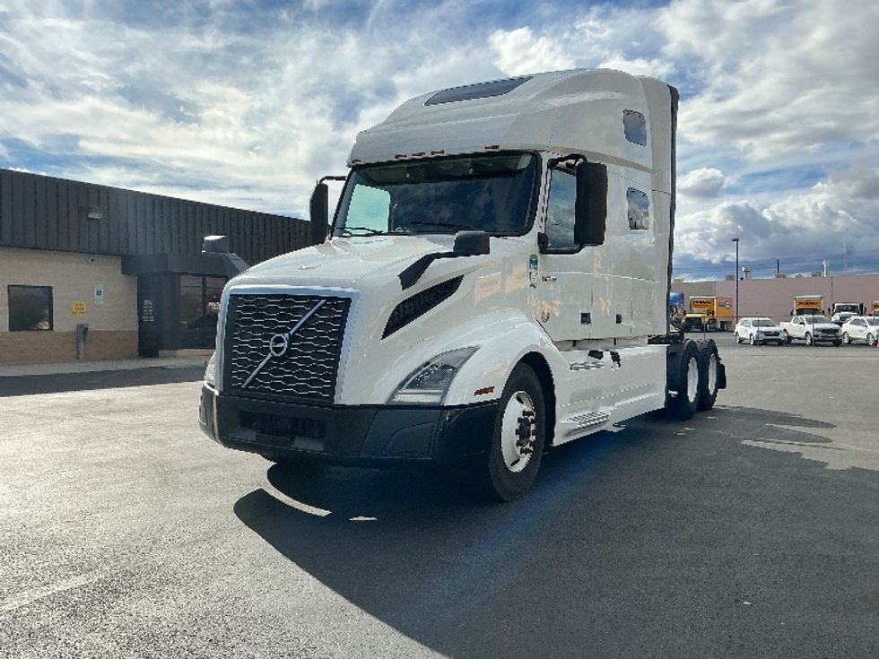 2021 Volvo Truck VNL photo 3