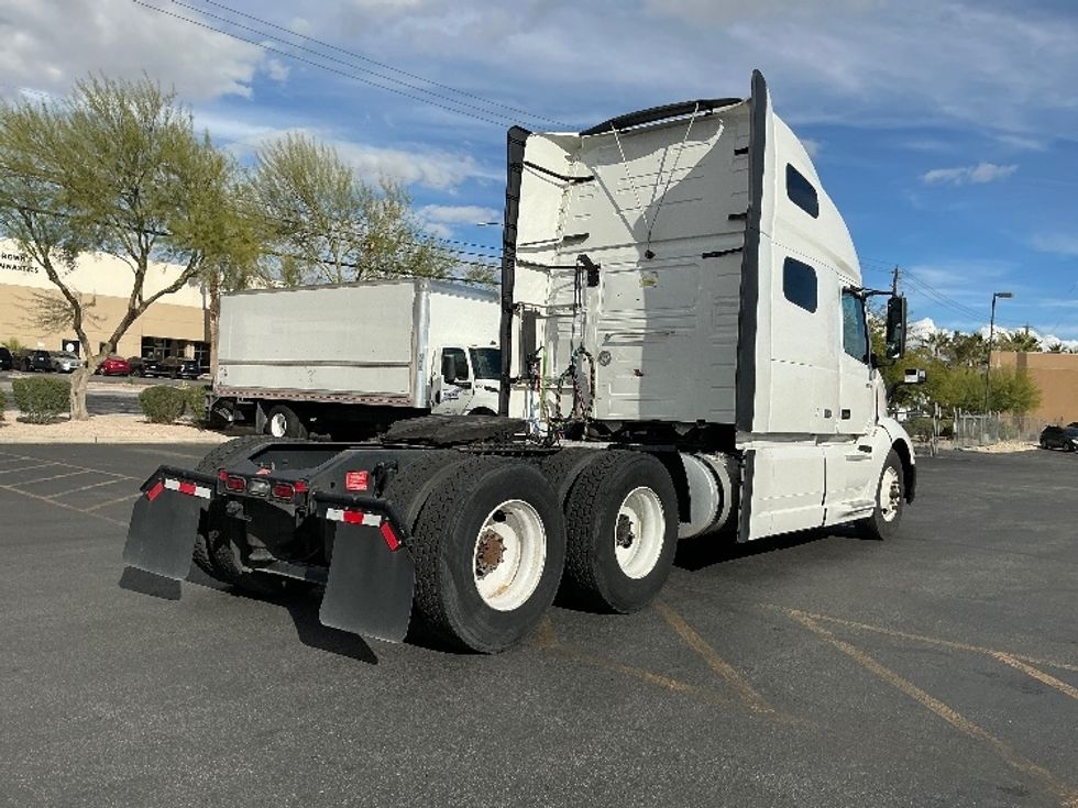 Sleeper Tractor-Heavy Duty Tractors-Volvo-2021-VNL64760-Las Vegas-NV-586,980\n\t\tmiles-$ 65,500 - Image 7