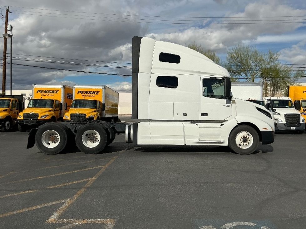 Sleeper Tractor-Heavy Duty Tractors-Volvo-2021-VNL64760-Las Vegas-NV-586,980\n\t\tmiles-$ 65,500 - Image 8