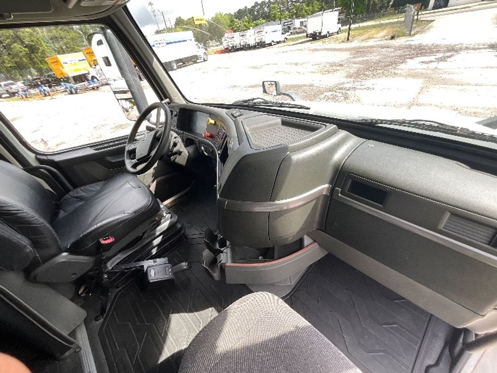 Sleeper Tractor-Heavy Duty Tractors-Volvo-2021-VNL64760-Mebane-NC-429,227\n\t\tmiles-$ 74,500 - Image 15