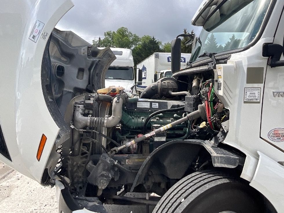 Sleeper Tractor-Heavy Duty Tractors-Volvo-2021-VNL64760-Mebane-NC-429,227\n\t\tmiles-$ 74,500 - Image 21