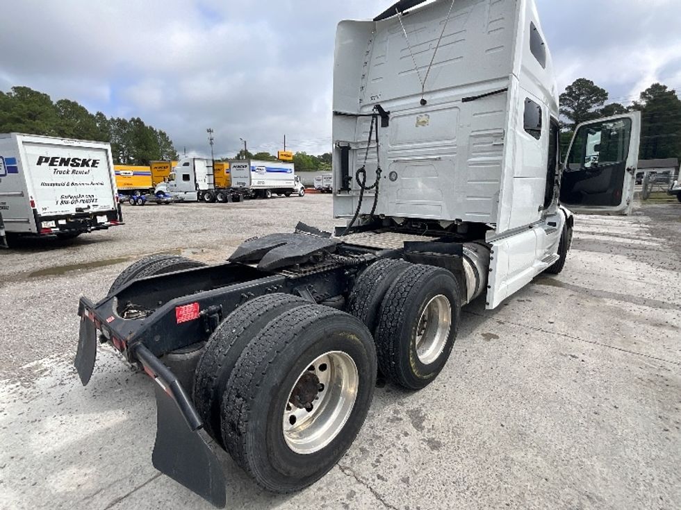 Sleeper Tractor-Heavy Duty Tractors-Volvo-2021-VNL64760-Mebane-NC-429,227\n\t\tmiles-$ 74,500 - Image 22