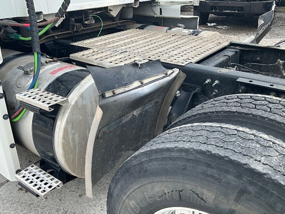 Sleeper Tractor-Heavy Duty Tractors-Volvo-2021-VNL64760-Mebane-NC-429,227\n\t\tmiles-$ 74,500 - Image 27