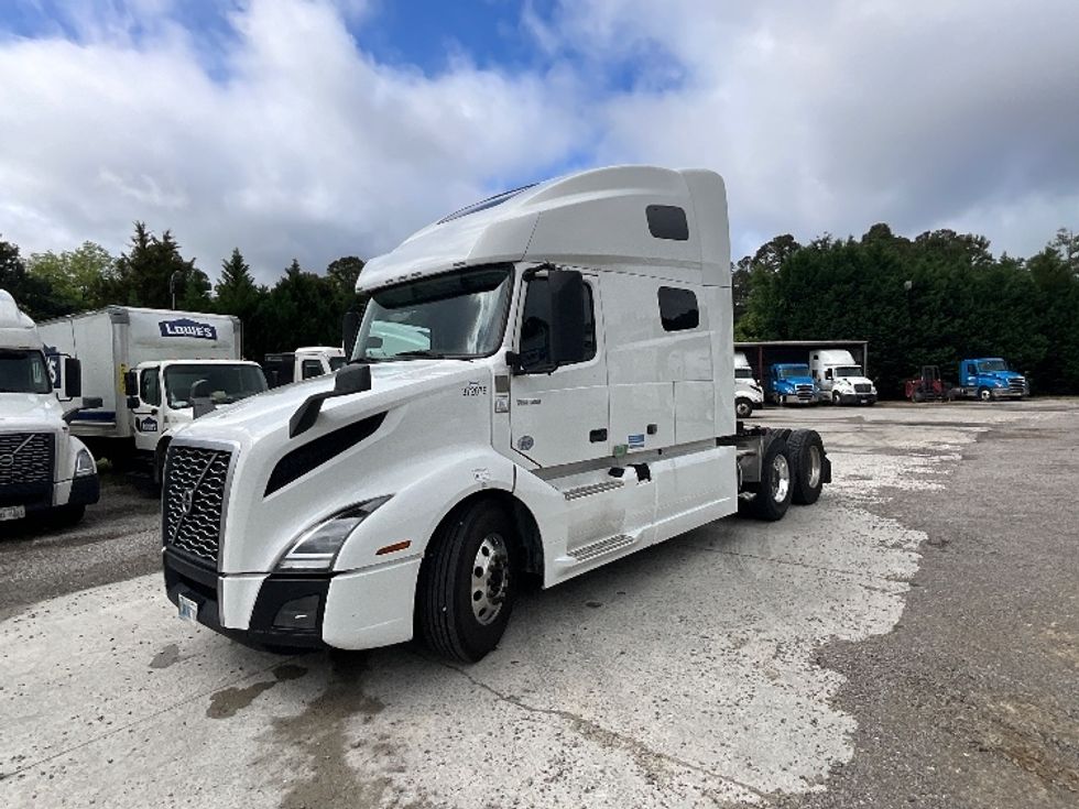 Sleeper Tractor-Heavy Duty Tractors-Volvo-2021-VNL64760-Mebane-NC-429,227\n\t\tmiles-$ 74,500 - Image 3