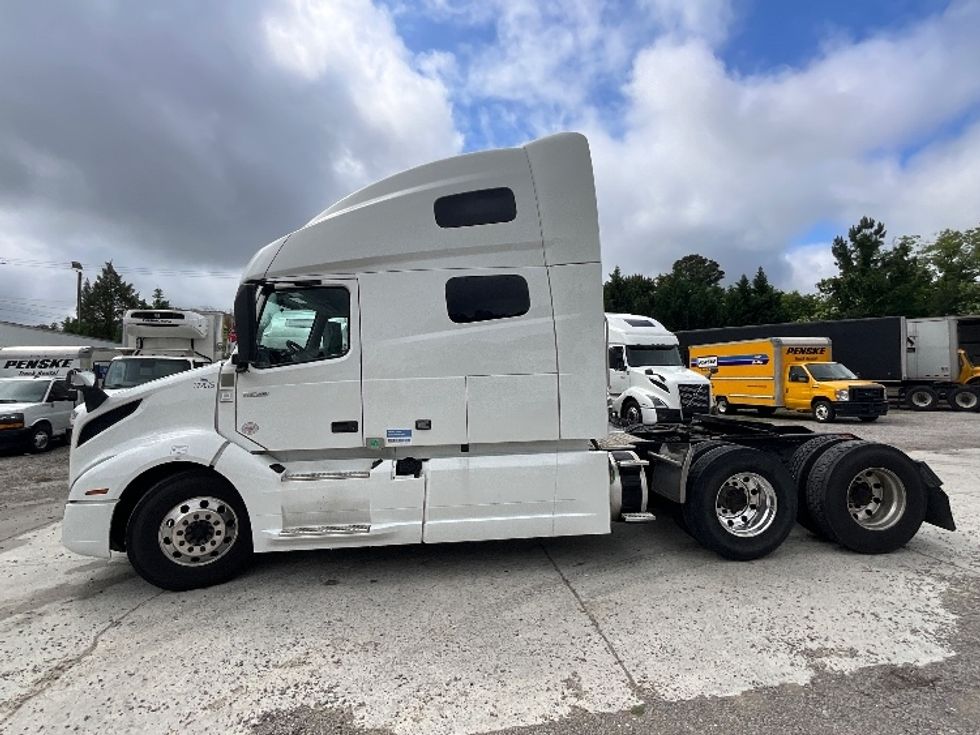 Sleeper Tractor-Heavy Duty Tractors-Volvo-2021-VNL64760-Mebane-NC-429,227\n\t\tmiles-$ 74,500 - Image 4